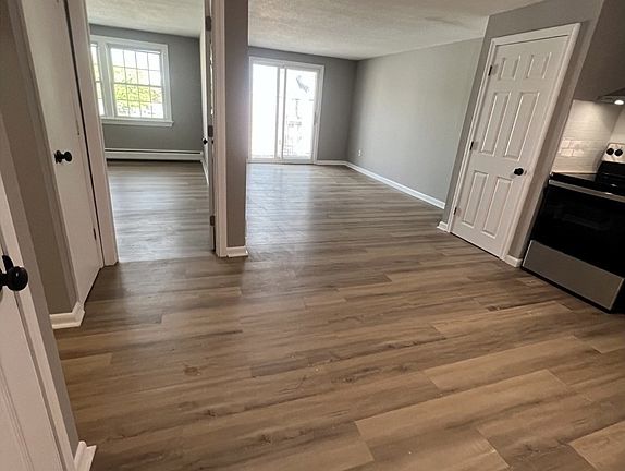 4th image of 18 Woodman Way APT 22