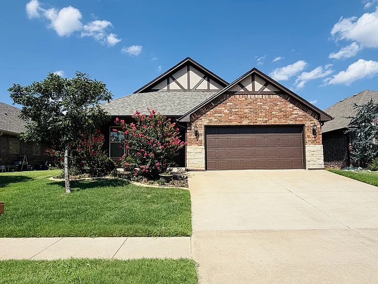 18224 Bridlington Dr — Photo 1