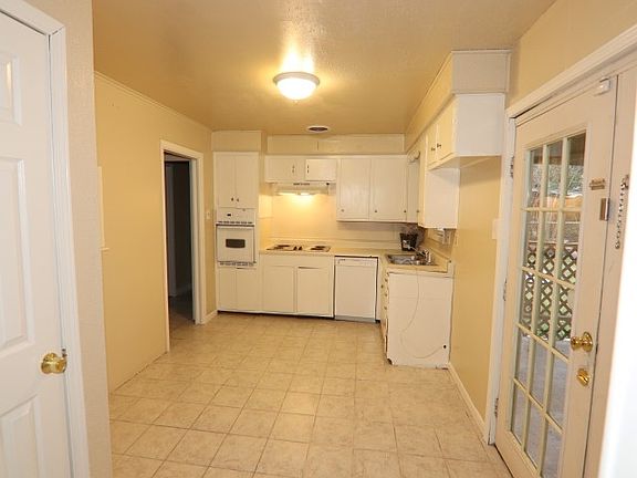 3rd image of 8665 Skyview Dr