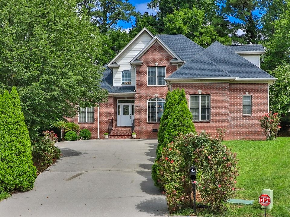 1st image of 221 Rothesay Ln