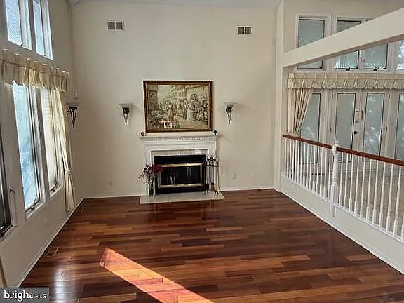2nd image of 307 Sayre Dr