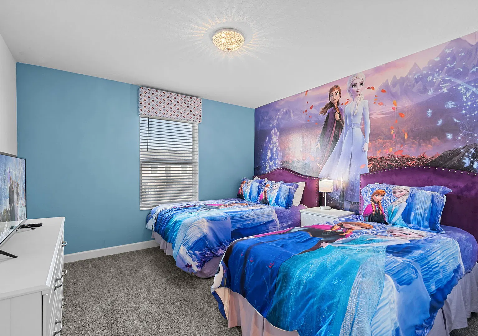 Stylish 4BR home Near Disney with Themed Rooms — Photo 3