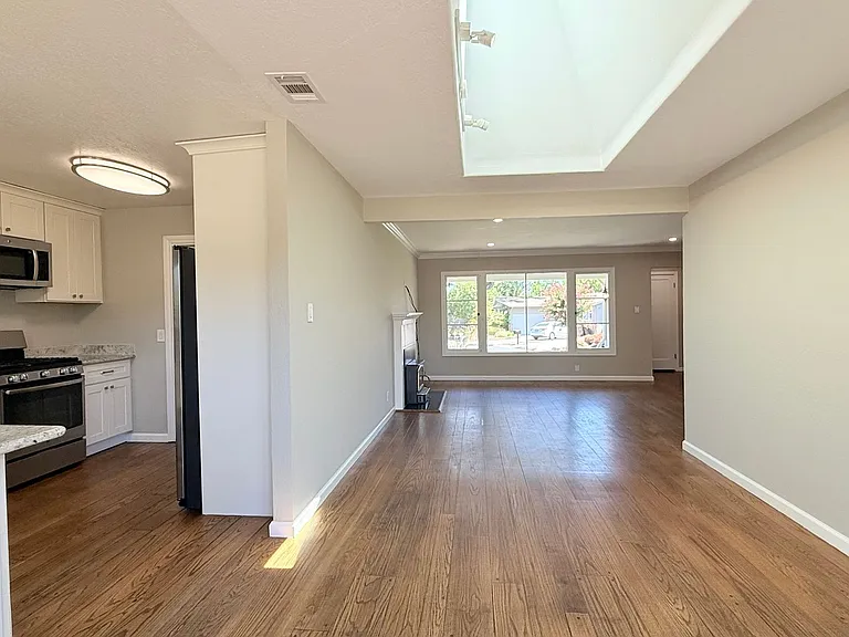 205 Barbara Ct — Photo 21