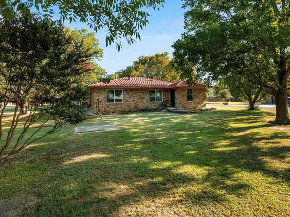 401 Cutler St, Tioga, TX 76271