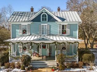 10 New Cut Rd, Round Hill, VA 20141
