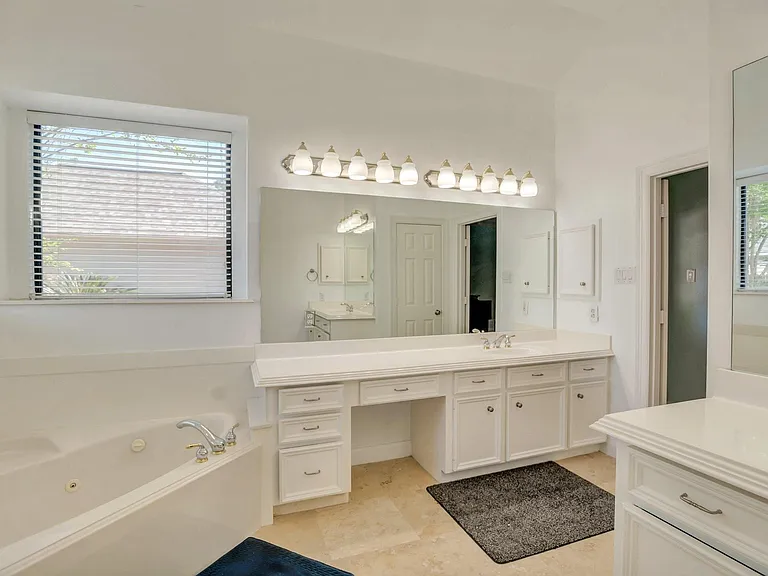 301 Winding Oak Ln S — Photo 17