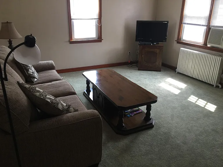 423 Putnam St — Photo 2