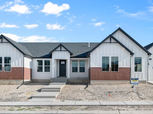 1052 E Ira Hodges Scenic Pkwy #15, Eagle Mountain, UT 84005