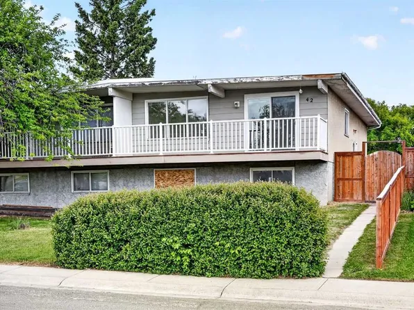 42 W Huntford Close NE, Calgary, AB T2K 3Y6
