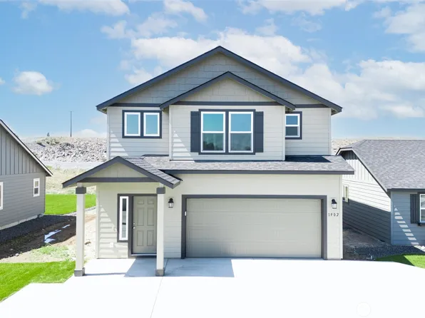 1902 Hickory Road, Moses Lake, WA 98837