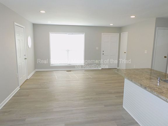 5th image of 406 Mason St