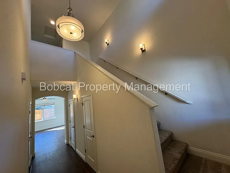 1226 Saltern Dr — Photo 3