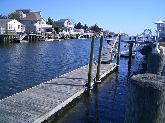floating dock /lagoon view