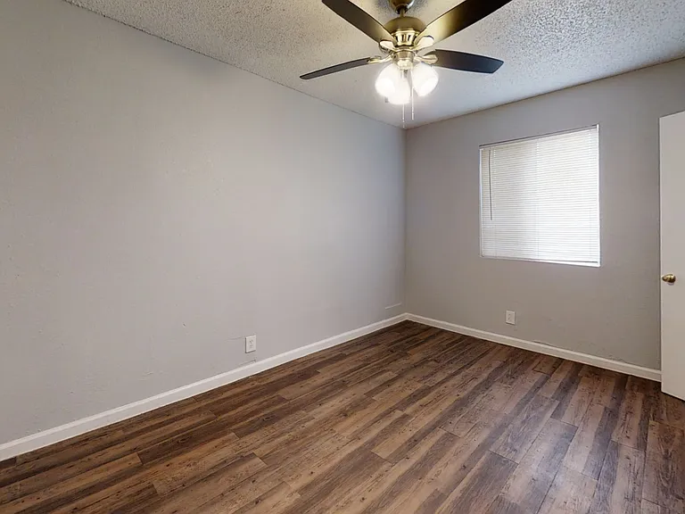 St. Charles Place Apartments — Photo 19