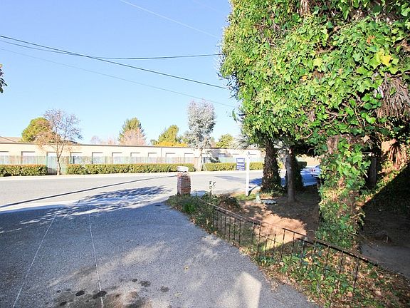 4th image of 80 Barrett Ave
