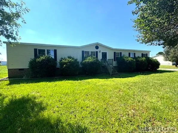 1950 Pine Log Rd, Skippers, VA 23879
