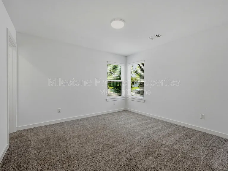 227 W Bond St — Photo 16