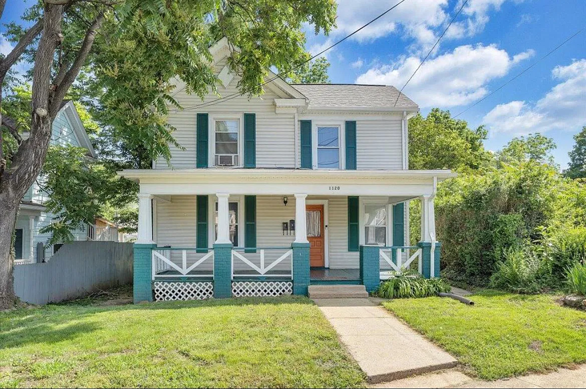 2 bed, 900 sqft, $1,100 — Photo 1