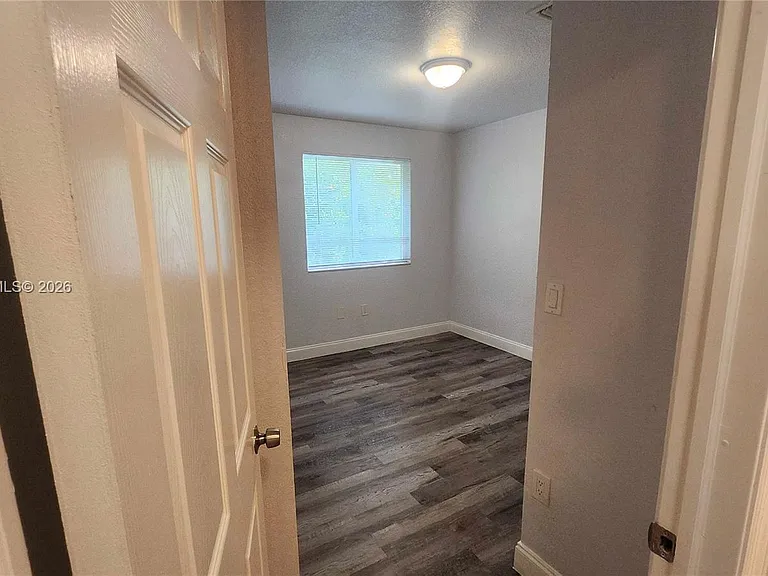 14004 NE 2nd Ave #14004 — Photo 13