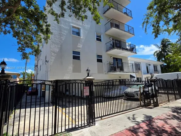 990 Biarritz Dr APT 303, Miami Beach, FL 33141