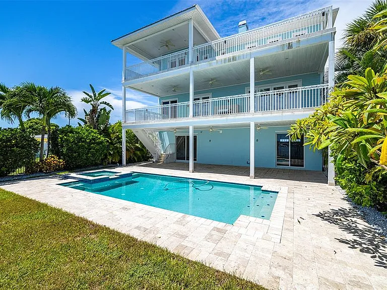 821 Bay Point Dr — Photo 4