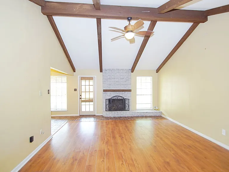 4911 Longstreet Pl — Photo 6