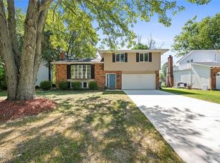 29623 Westminster Dr, North Olmsted, OH 44070