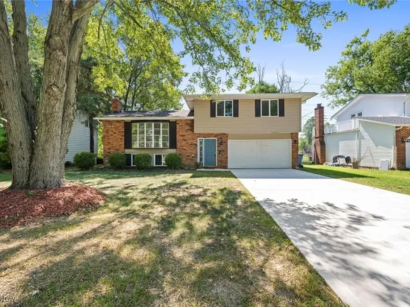 29623 Westminster Dr, North Olmsted, OH 44070