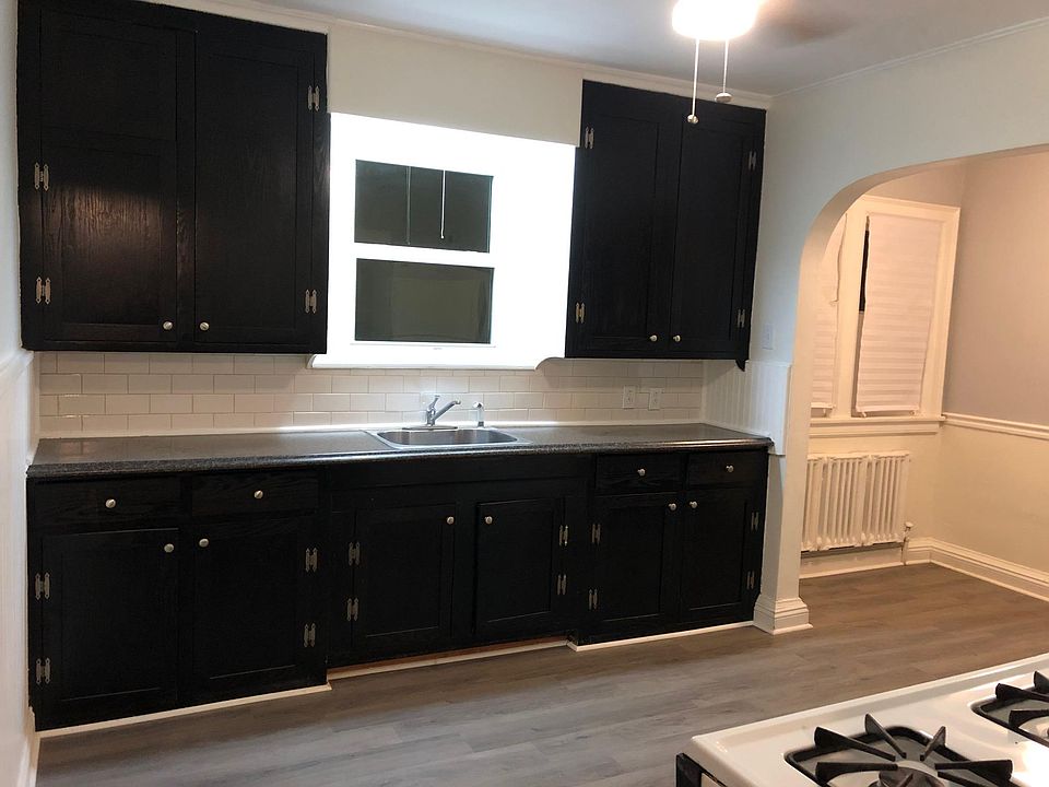 1st image of 144 Shoshone St