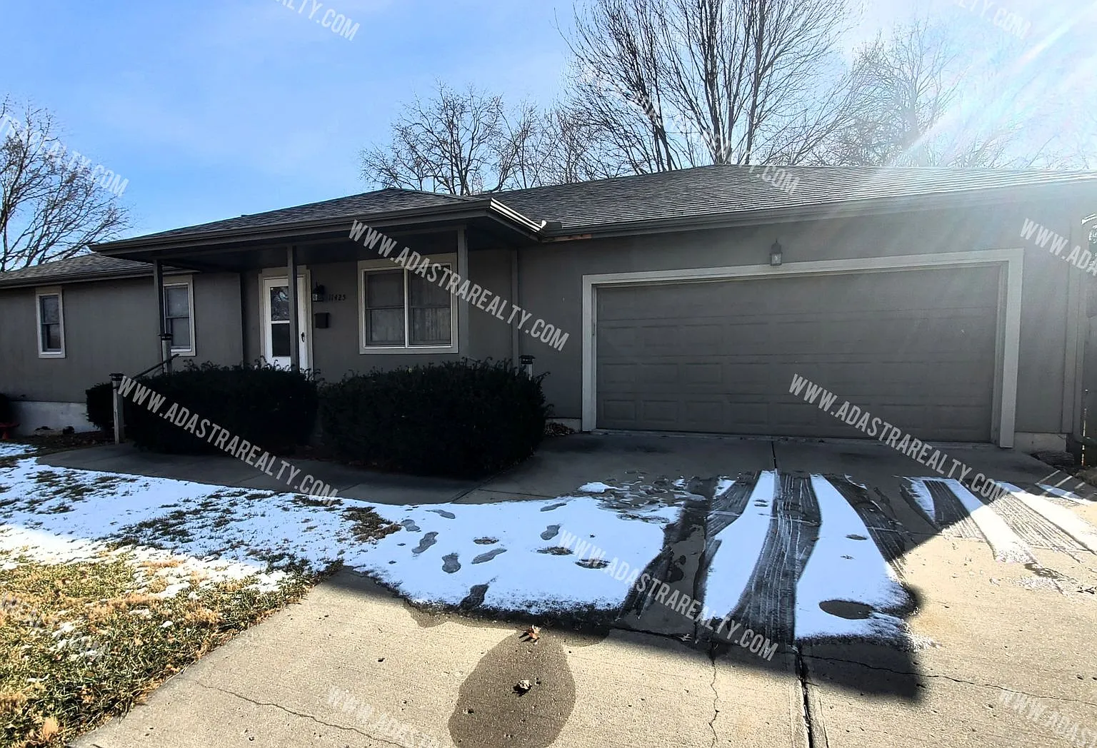 Beautiful Ranch Home In Shawnee-Available In September — Photo 1
