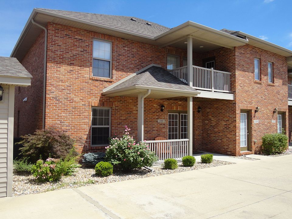 Front of Condo 1
