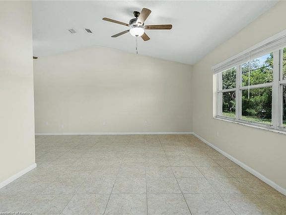 3rd image of 406 Lake August Dr