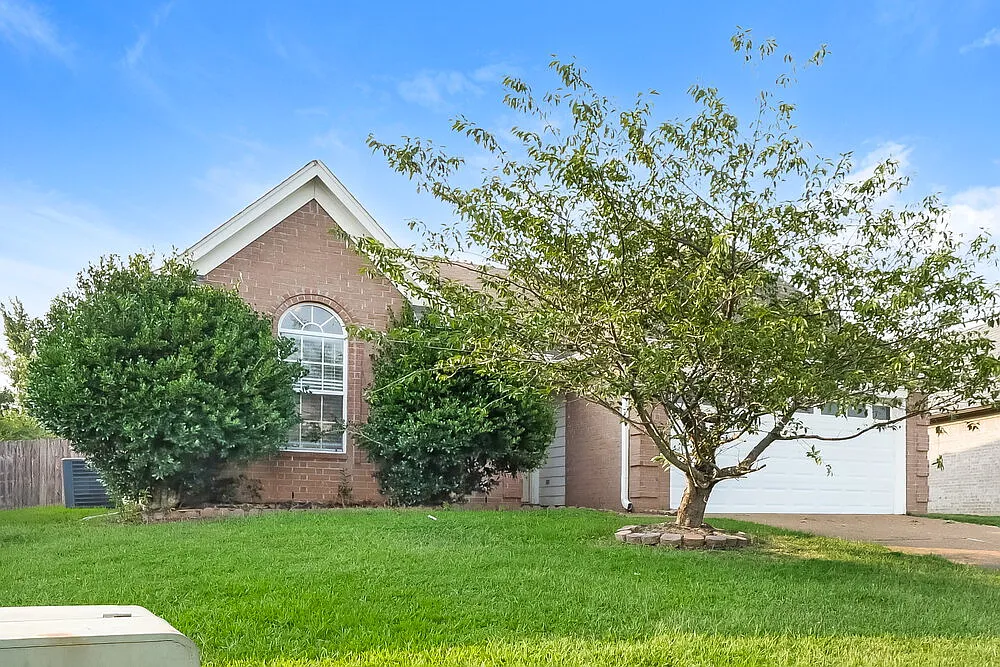 3 bed, 2.0 bath, 1500 sqft, $1,750 — Photo 3