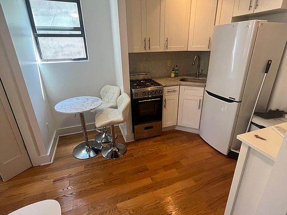 5th image of 216 E 36th St #7