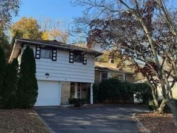 27 Meadowfield Lane, Glen Cove, NY 11542