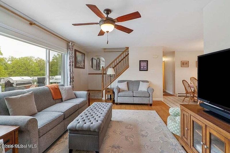 5th image of 440 Posson Hill Road