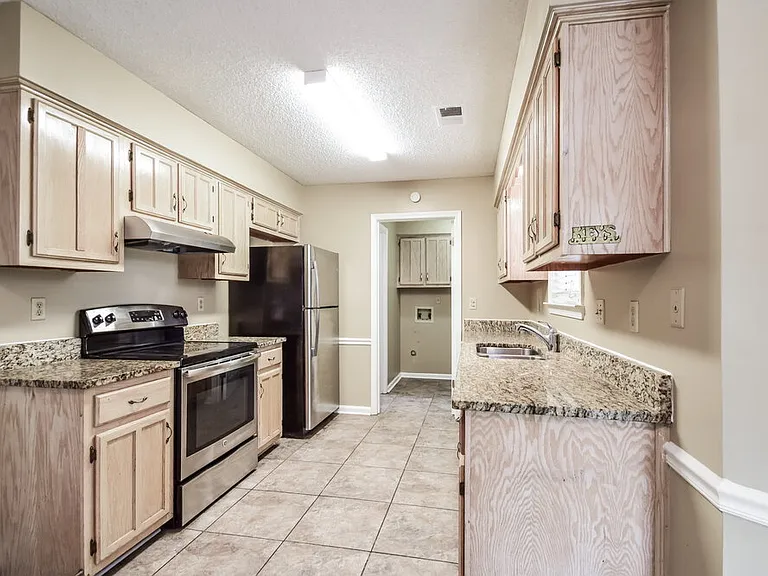 6498 Heatherwood Dr — Photo 8