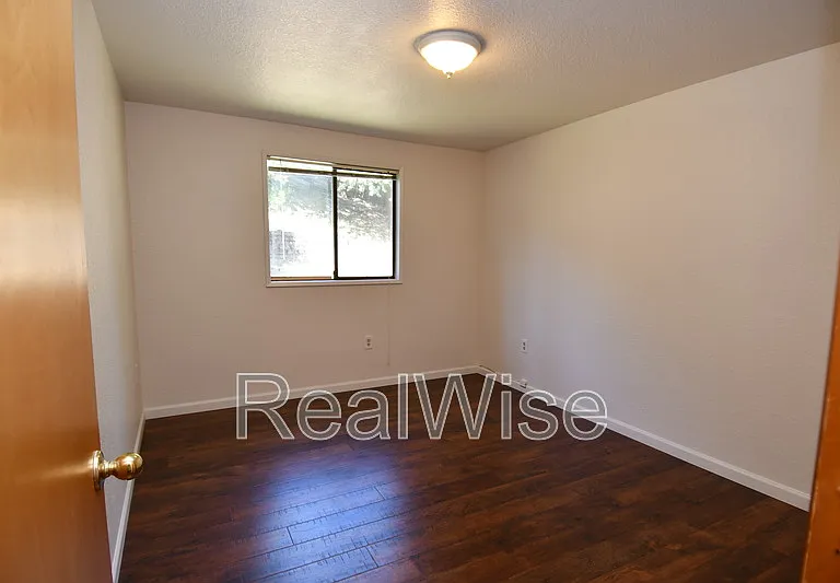 936 SE Sharon Ave — Photo 12