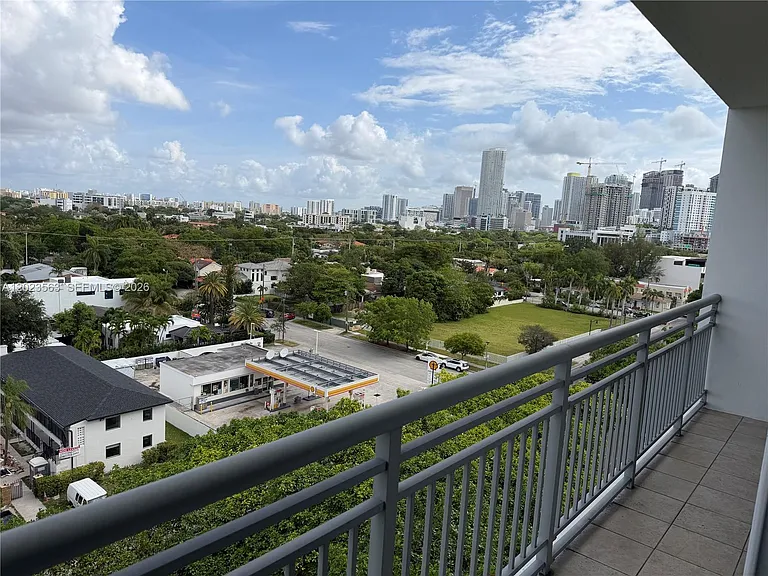 2021 SW 3rd Ave #902 — Photo 1