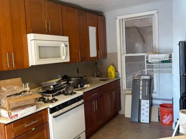 1372 Zerega Avenue image 2 of 4