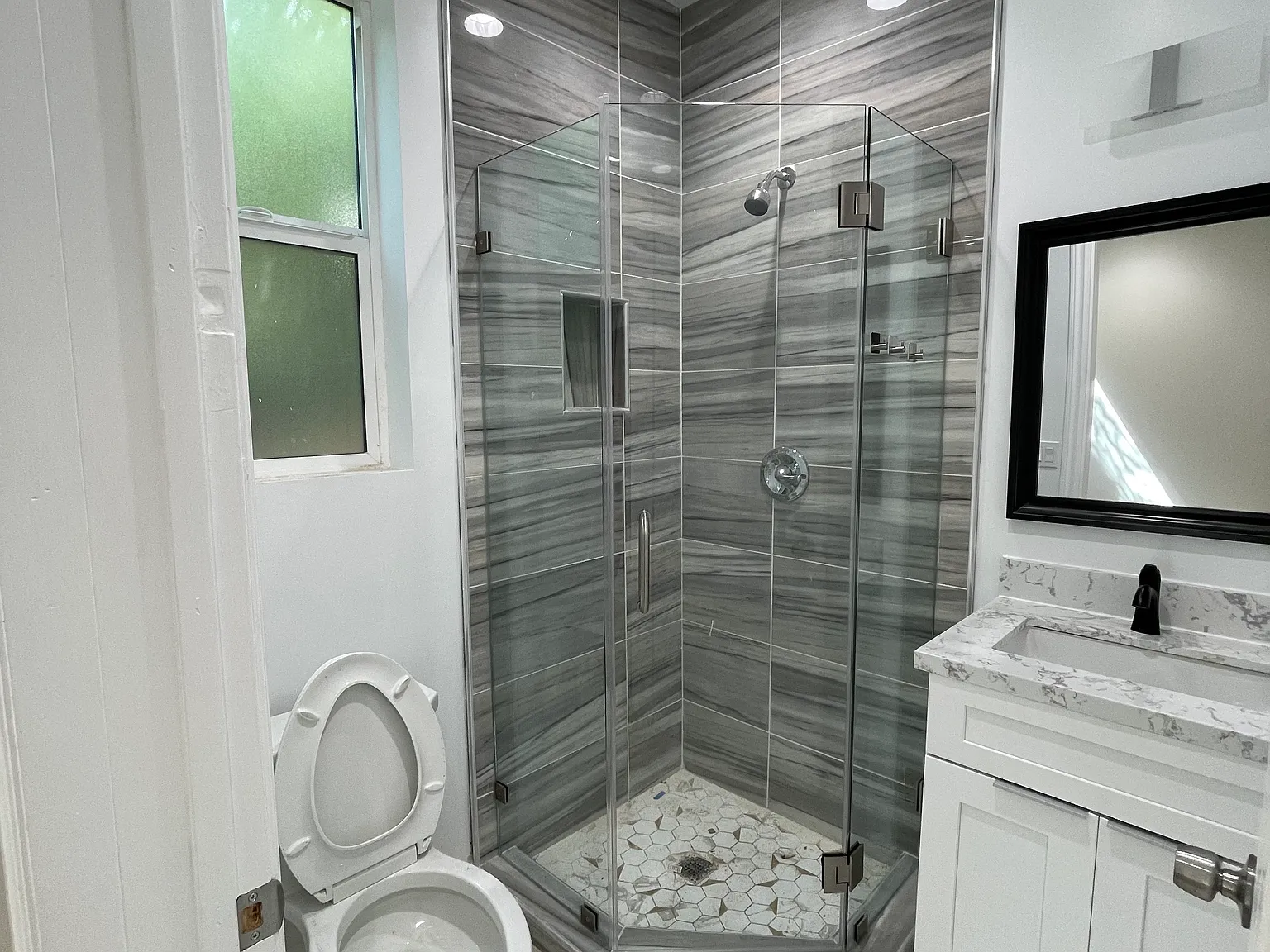 328 W Magna Vista Ave — Photo 2