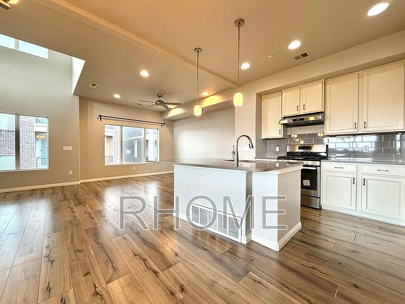 3 bed, 3.0 bath, 1598 sqft, $2,649 — Photo 3