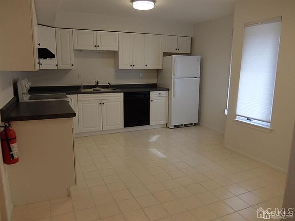 2nd image of 35 Sayre Dr