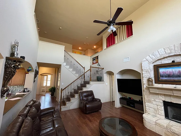 12812 Outlook Ave — Photo 8