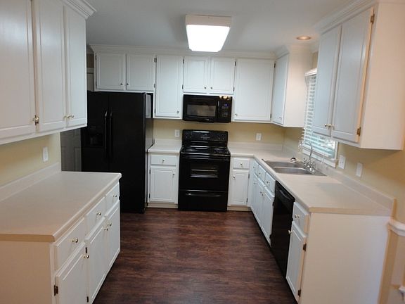 2nd image of 506 Vintage Grove Ln