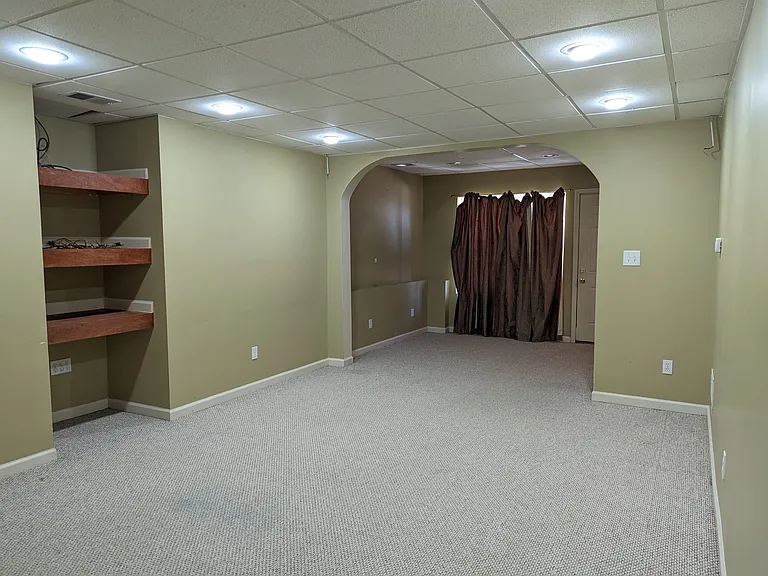 705 Dover Ct — Photo 28