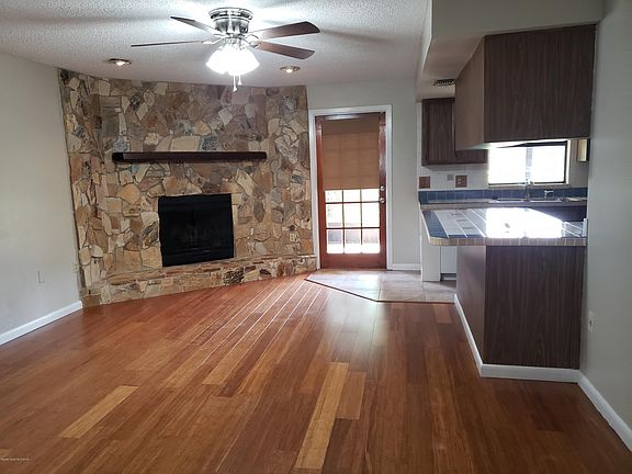 2nd image of 885 Pembroke Ave NE
