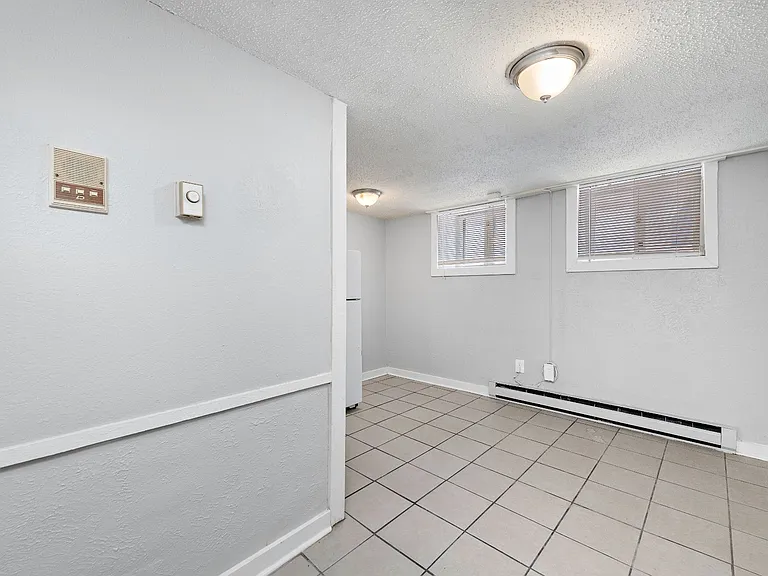 4035-4039 Charlotte St — Photo 35