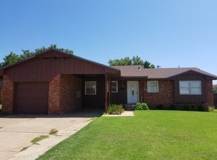 715 S 19th St, Clinton, OK 73601