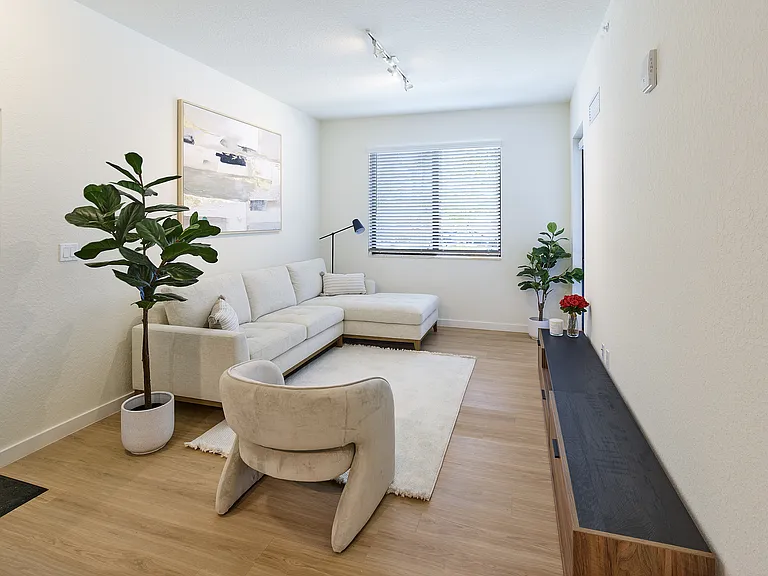 Gateway Luxury Apartments — Photo 13